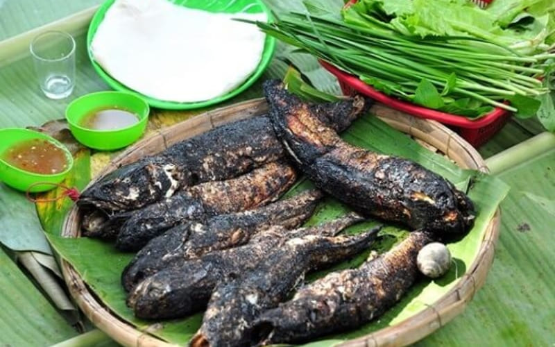 Chọn cá tươi sống giúp mâm cúng hoàn hảo.