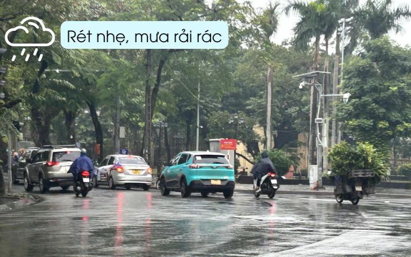 Miền Trung se lạnh, mưa rải rác, nên mang ô hoặc áo mưa