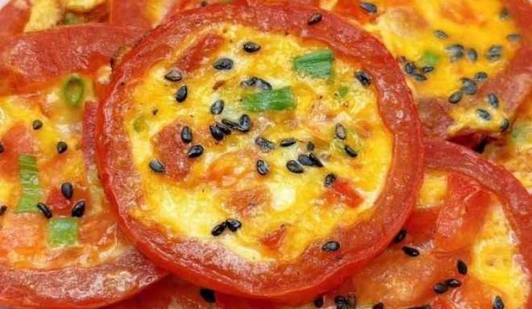 Sáng tạo với công thức làm cà chua trứng đút từ nguyên liệu đơn giản
