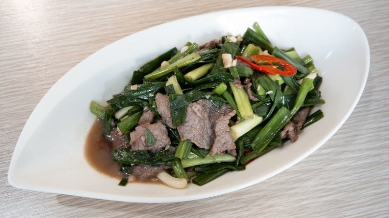 Thưởng thức thịt xào hành lá