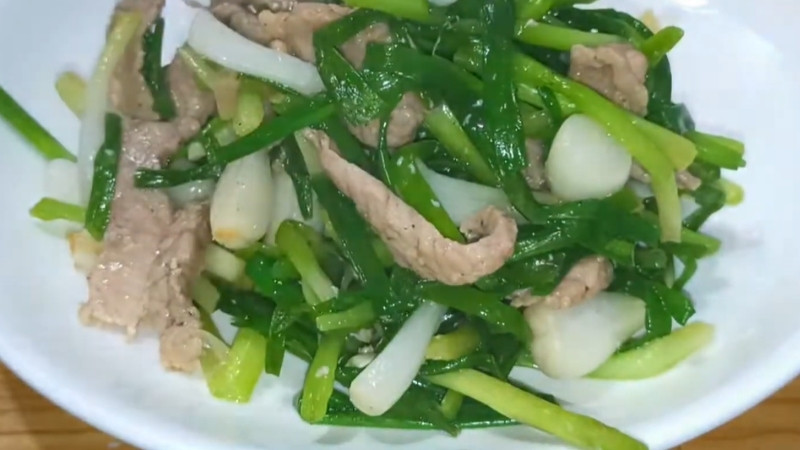 Thành phẩm thịt xào hành lá