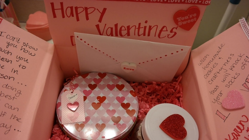 Hộp quà tình yêu "Care package"