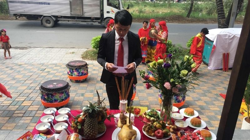 Kinh nghiệm chọn người mở hàng hợp tuổi gia chủ