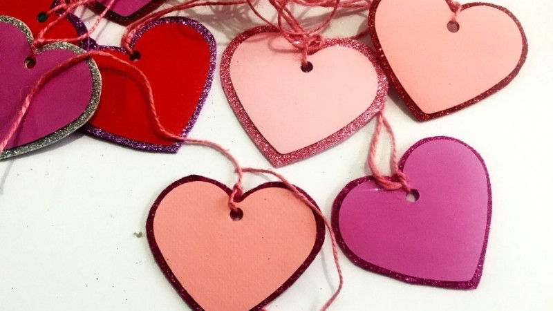 Dây treo trái tim bằng giấy màu/nỉ Dây treo trái tim bằng giấy màu/nỉ