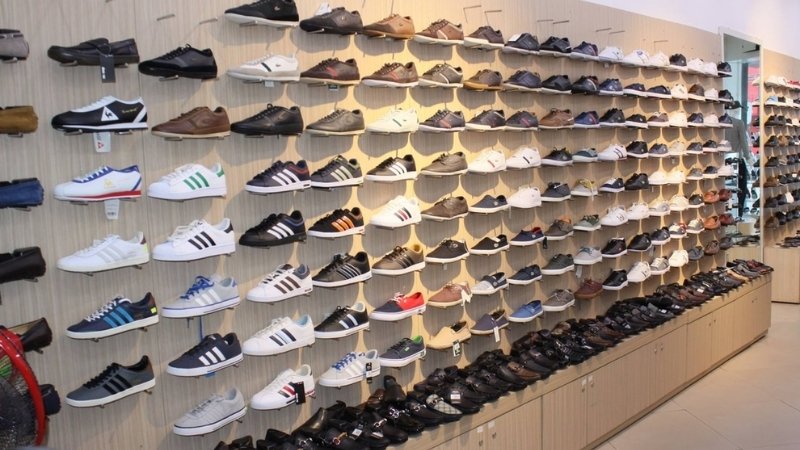 Giày dép mang ý nghĩa đẩy người đó đi xa