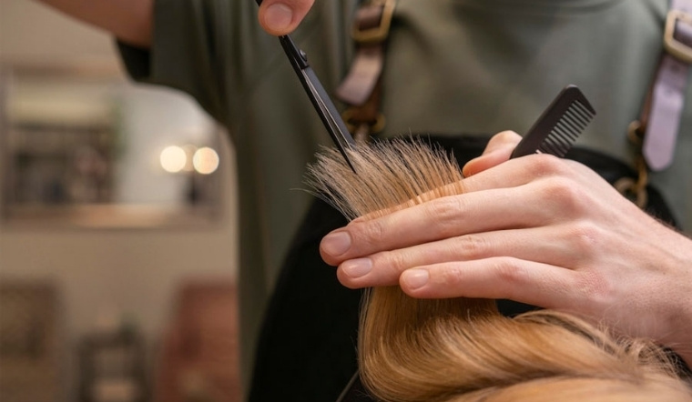 Lịch cắt tóc tháng 2 năm 2026 - Chọn ngày đẹp đón Tết, rước may mắn