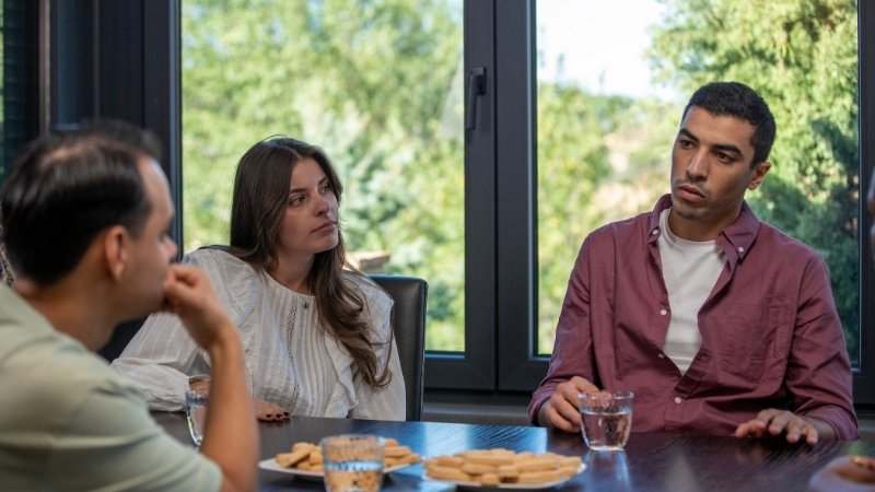 Sự vụng về đáng yêu và dám thừa nhận lỗi lầm nhỏ giúp bạn trở nên gần gũi, cuốn hút hơn