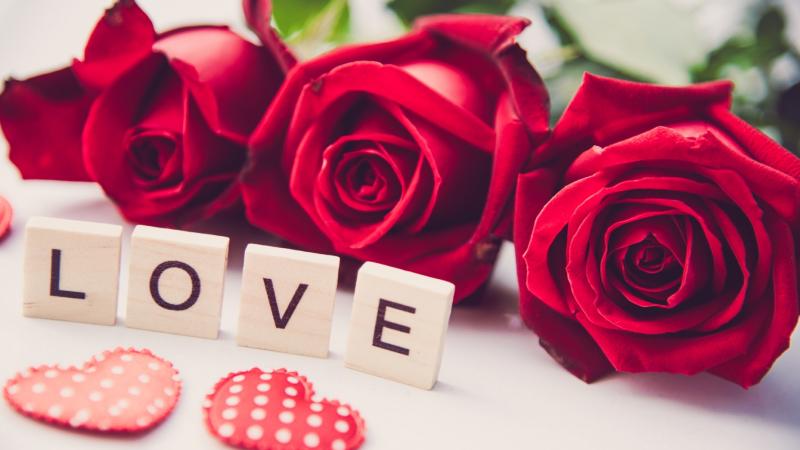 Hình nền Valentine với chữ Love 4