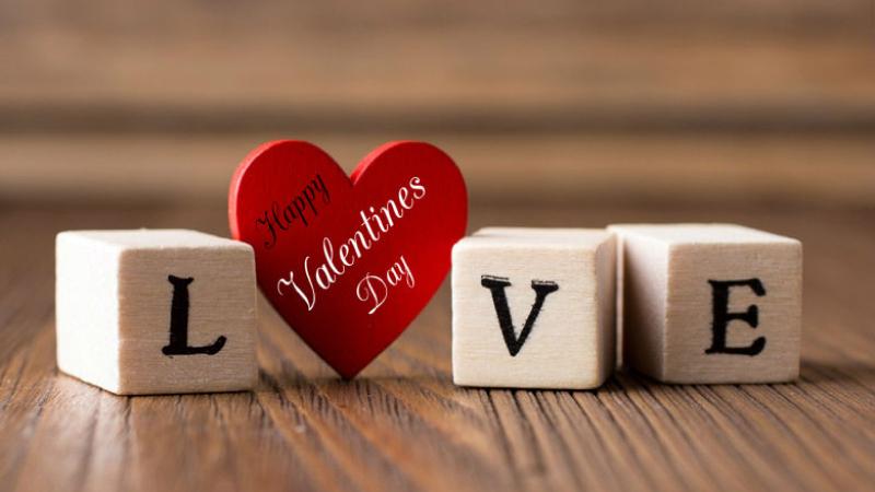 Hình nền Valentine với chữ Love 10