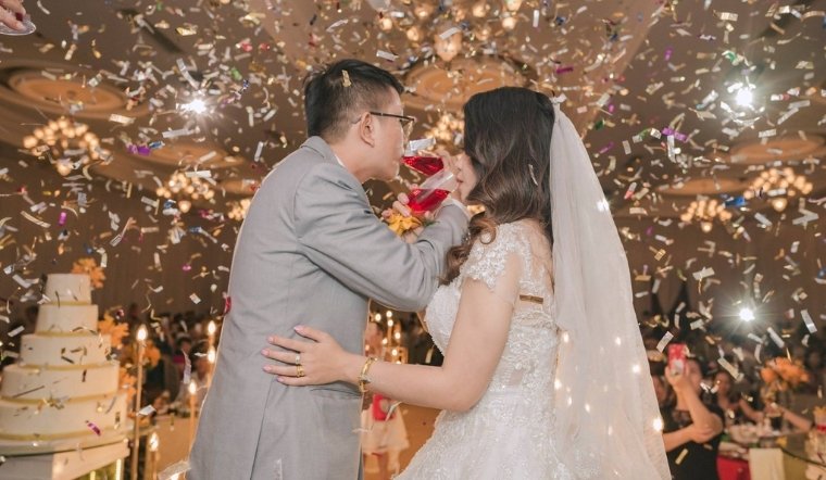 Lễ hợp cẩn là gì? Ý nghĩa và nghi thức giao bôi chuẩn nhất