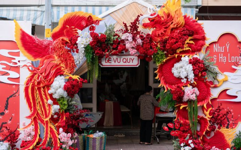 Chiếc cổng cưới thật hoành tráng