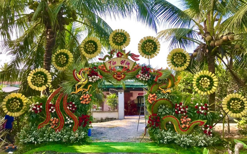 Cổng rồng phụng cực công phu