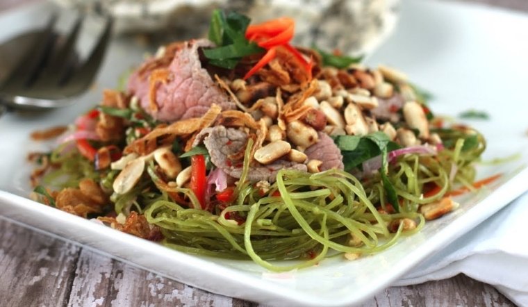 Cách làm gỏi rau muống ngó sen tôm thịt giòn sần sật, chống ngán ngày Tết