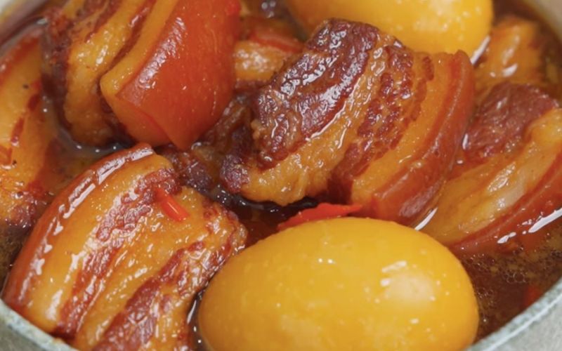 Nên thêm nước nóng và kho liu riu để thịt hồi ẩm