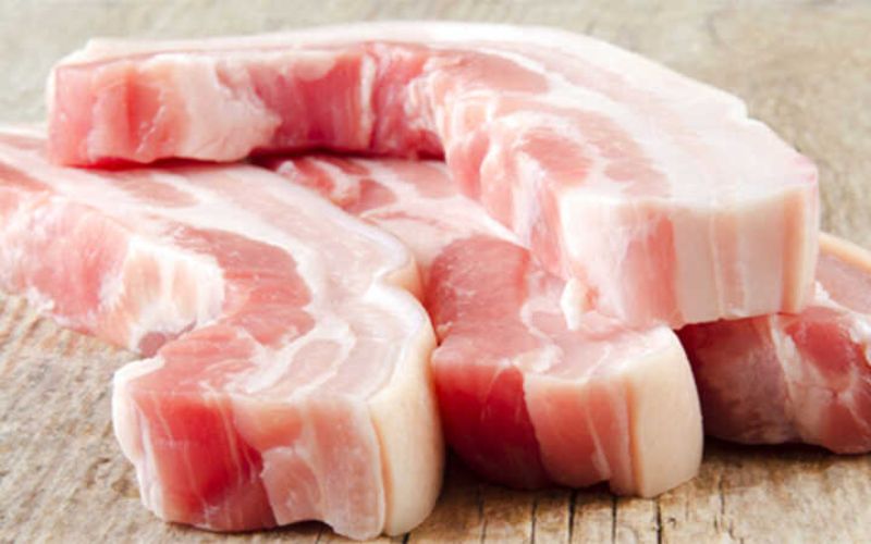 Nên chọn thịt ba chỉ hoặc nạc dăm để kho không bị cứng