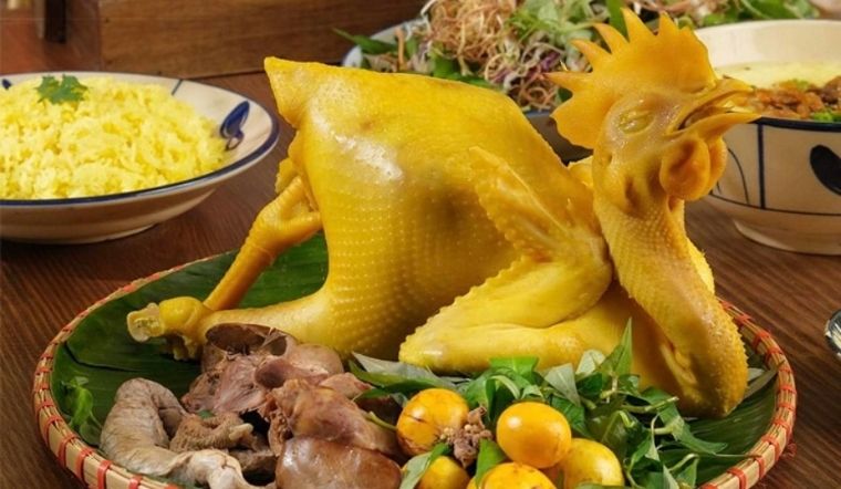 Mẹo luộc gà cúng không bị nứt da, vàng đều đẹp mắt