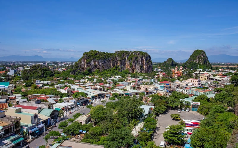 Ngũ Hành Sơn kết hợp hài hòa giữa thiên nhiên và tâm linh.