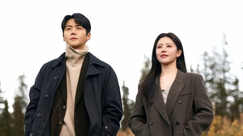 Phim xoay quanh chàng biên kịch Ju Ho-jin và nữ minh tinh Cha Mu-hee