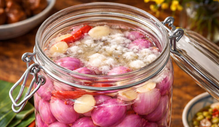 Cách chữa dưa hành củ kiệu bị nhớt và nổi váng dứt điểm đón Tết