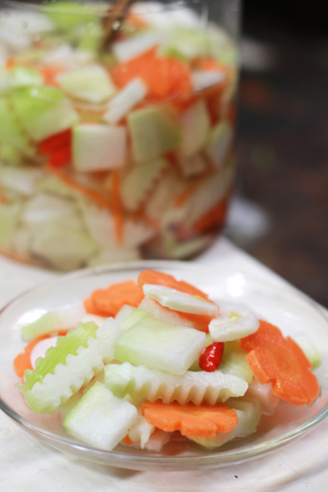 Dưa món bị mặn quá phải làm sao? 3 Cách chữa cháy giòn ngon