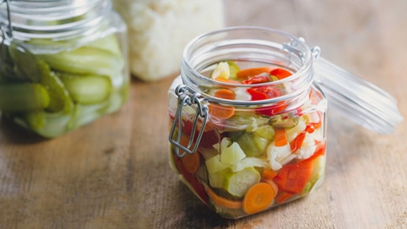 Cách 1: Ngâm nước muối loãng (Giữ độ giòn tốt nhất)