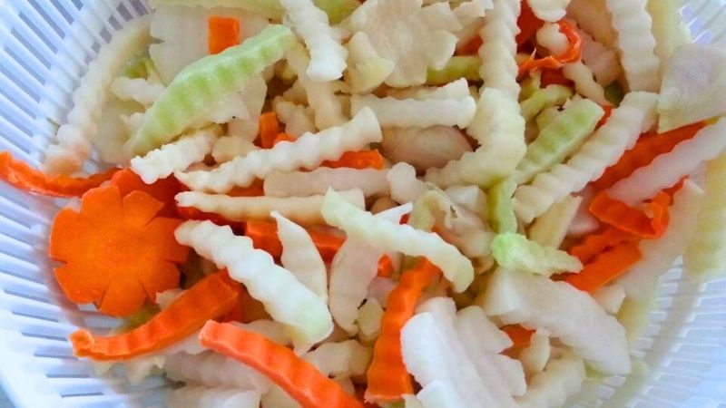 Dưa món bị mặn quá phải làm sao? (Xử lý nhanh)