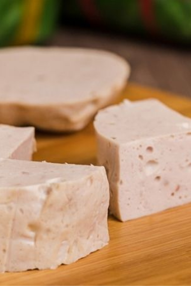 Dấu hiệu nhận biết giò chả bị thiu hoặc có hàn the nhanh chóng