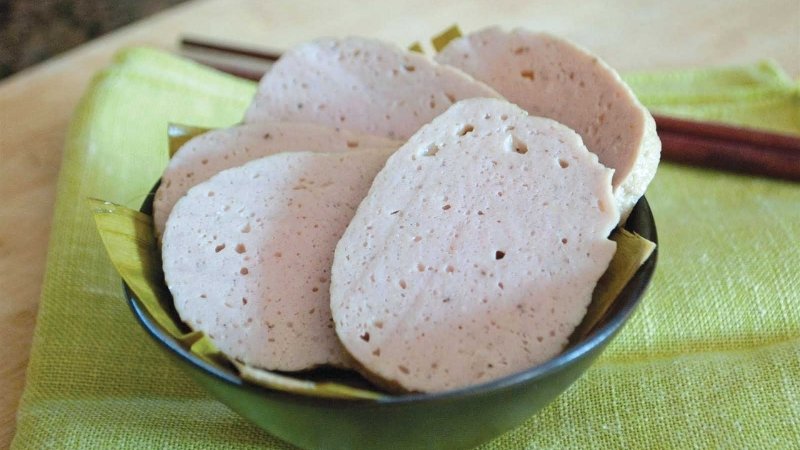 Giò chả có hàn the thường giòn dai bất thường, trắng mịn và không có các lỗ khí tự nhiên Giò chả có hàn the thường giòn dai bất thường, trắng mịn và không có các lỗ khí tự nhiên