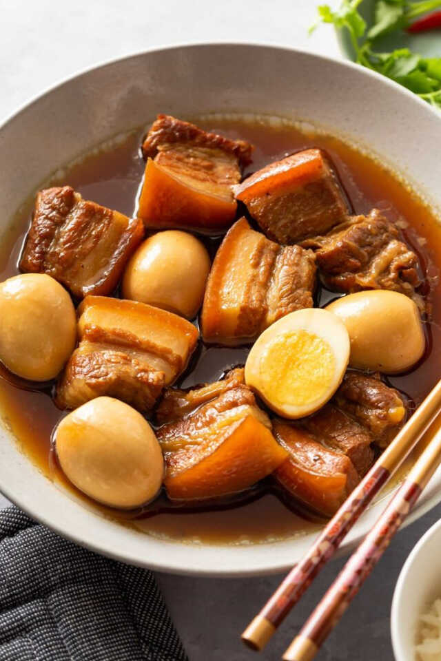 Thịt kho tàu để ngoài được bao lâu thì an toàn?