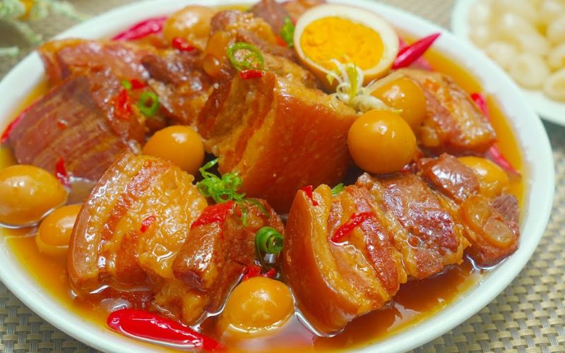 Chỉ hâm lại lượng vừa đủ giúp thịt kho tàu an toàn và giữ vị ngon Chỉ hâm lại lượng vừa đủ giúp thịt kho tàu an toàn và giữ vị ngon