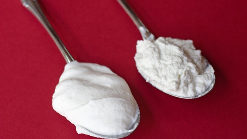 Whipping cream hơi lợn cợn