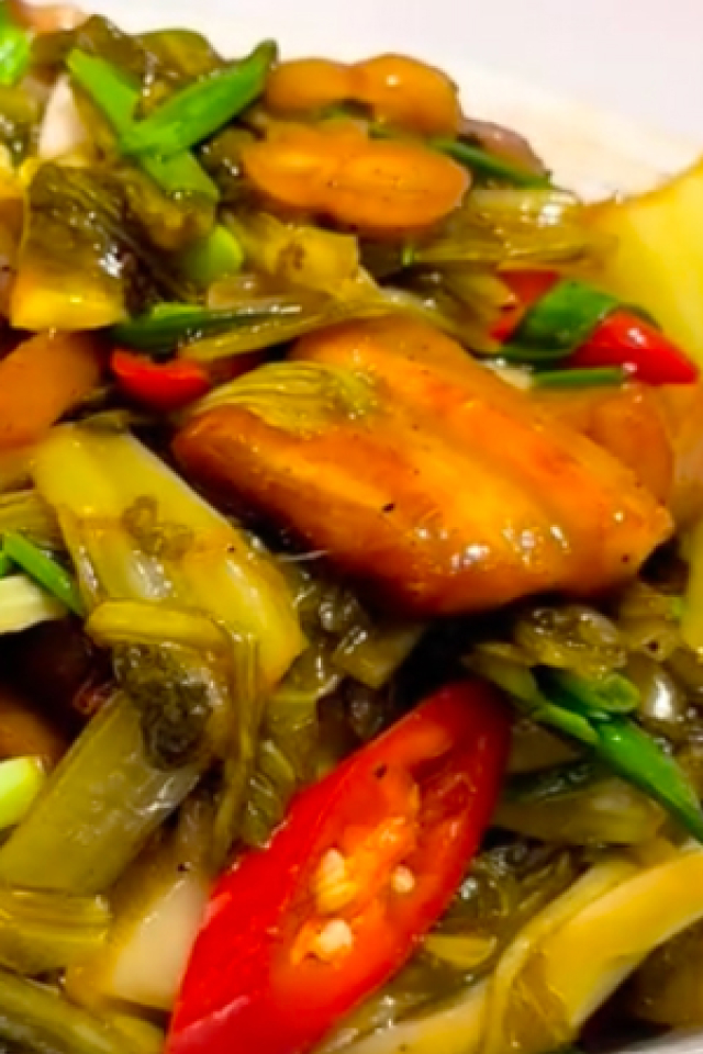 Cách làm dưa chua rim tóp mỡ giòn ngon, chua cay mặn ngọt "vét sạch nồi cơm"