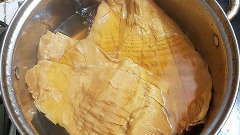 Nên luộc măng từ 20 - 30 phút và mở vung để loại bỏ hoàn toàn vị đắng và độc tố