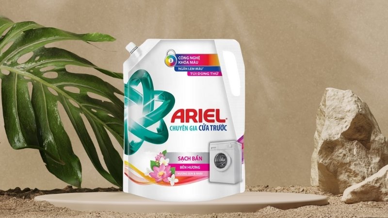 Nước giặt Ariel chuyên gia cửa trước hương sen nhài