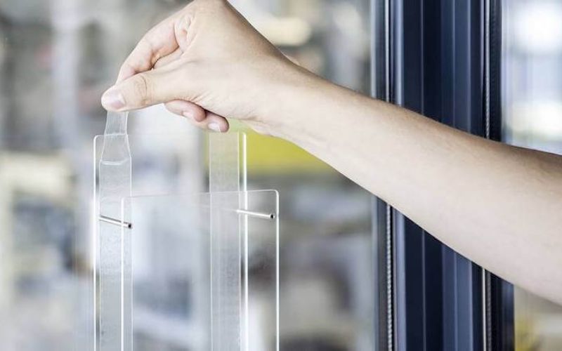 Vết băng dính bám chặt do keo lão hóa và tác động nhiệt độ