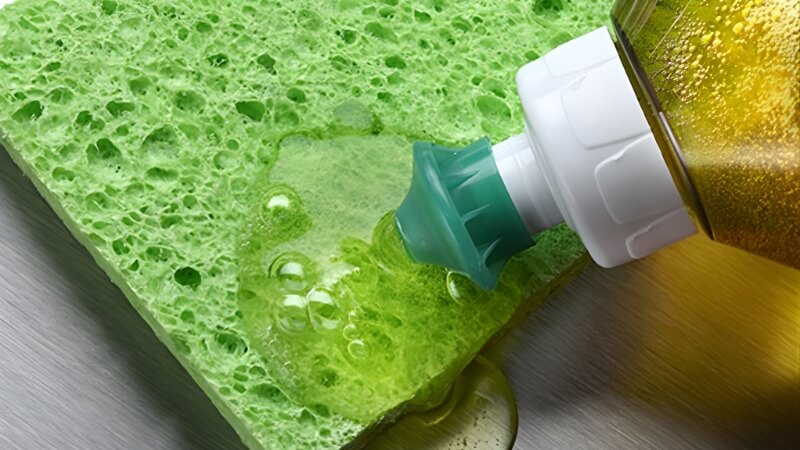 Làm sạch bằng nước rửa chén