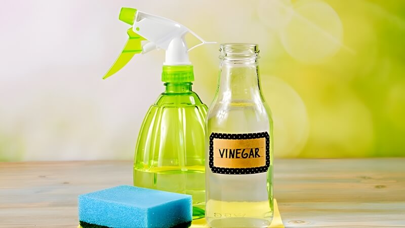 Làm sạch bằng nước lau kính