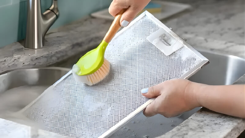 Dùng chất tẩy rửa chuyên dụng