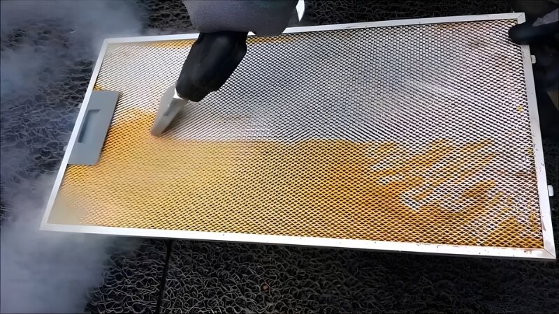 Làm sạch bằng máy phun hơi nước