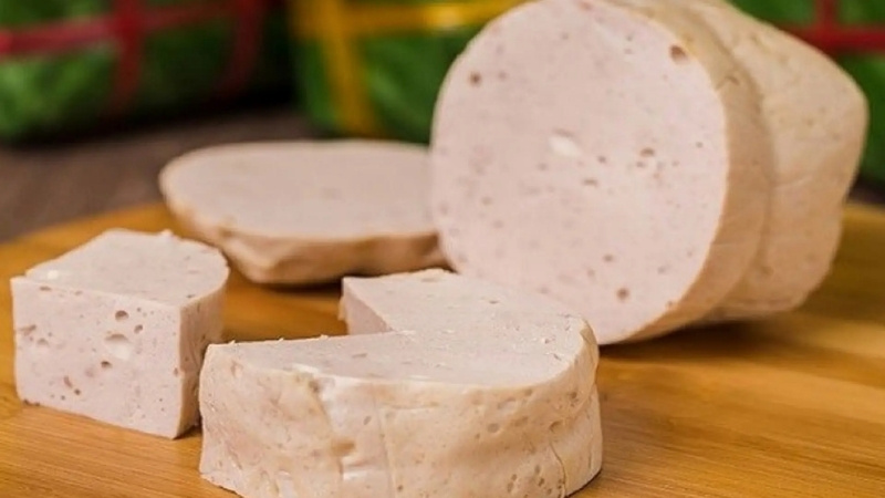 Giò lụa cắt dở dễ bị vi khuẩn xâm nhập Giò lụa cắt dở dễ bị vi khuẩn xâm nhập