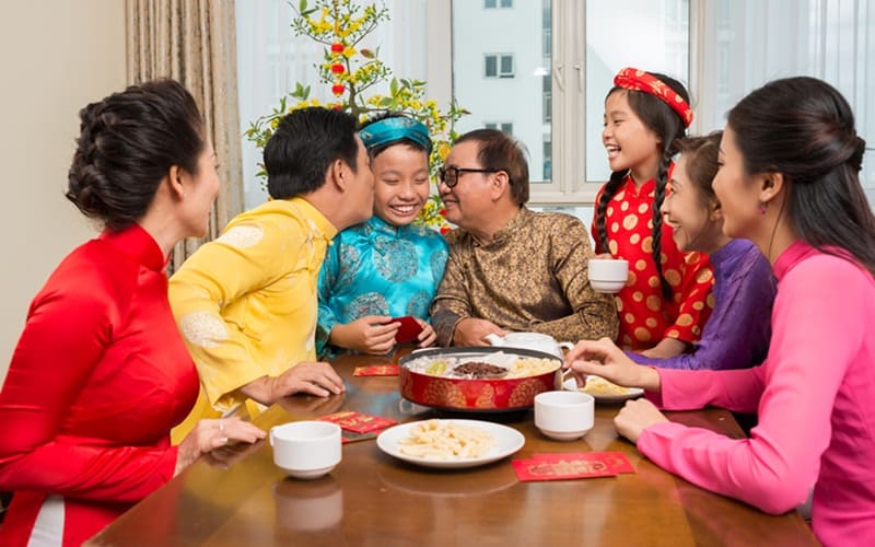 Có nên lì xì bằng hiện vật thay cho tiền mặt?