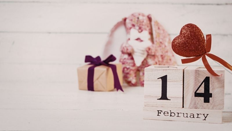 Valentine đỏ ai tặng quà cho ai?