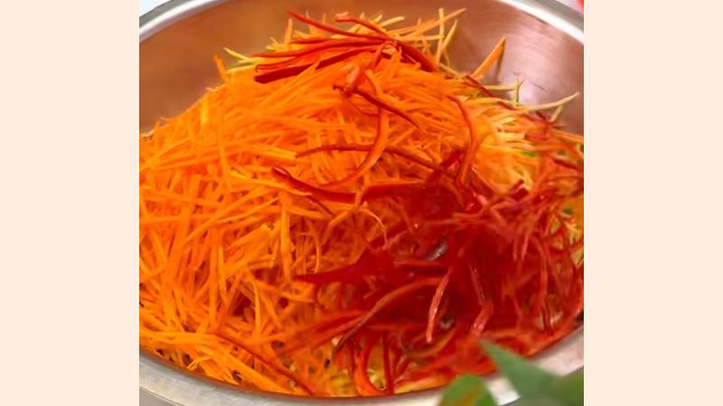 Sơ chế các nguyên liệu còn lại