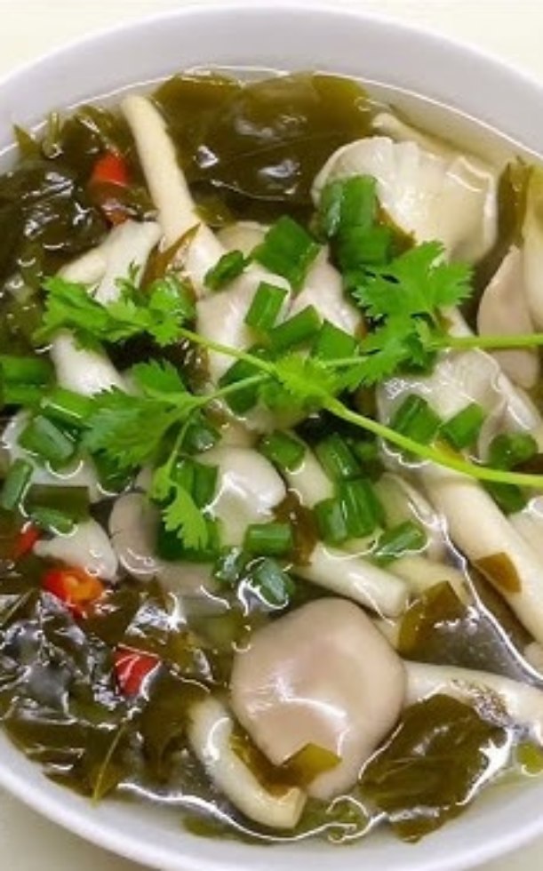 Cách nấu canh nấm lá giang chua thanh, giải nhiệt sau bữa tiệc nhiều đạm