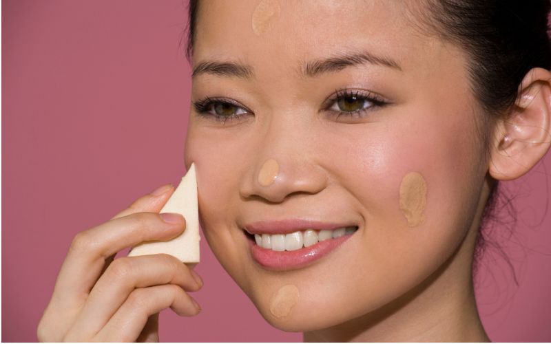 Lớp nền mỏng nhẹ, tiệp da giúp gương mặt trong trẻo, tự nhiên kiểu Hàn