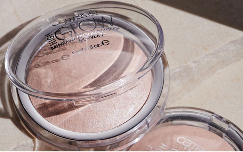 Highlight ánh vàng ấm giúp làn da rạng rỡ, bắt sáng tinh tế