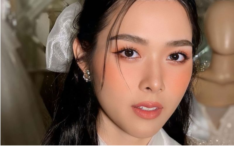 Tone ấm giúp làn da ngăm trông khỏe khoắn, rạng rỡ và cuốn hút hơn