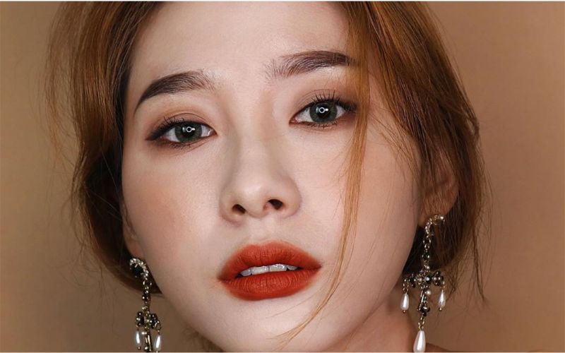 Gam cam cháy cá tính giúp tổng thể nổi bật, quyến rũ tiệc đêm