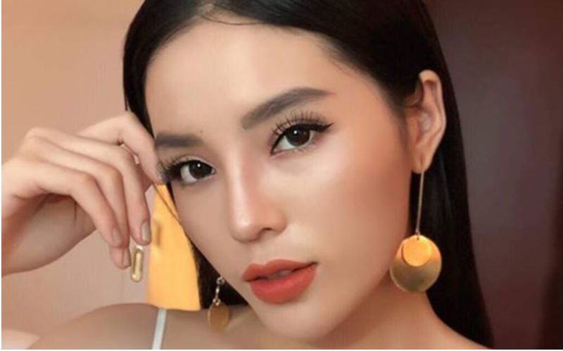 Son ánh cam, nâu đất giúp makeup tone ấm hài hòa, tôn da tự nhiên