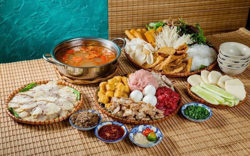 Sự kết hợp dân dã, đậm đà hương vị ẩm thực Việt.